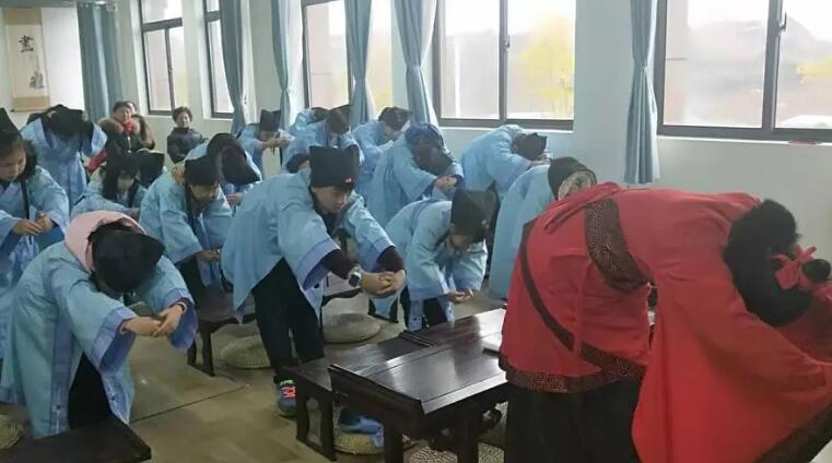 古之学者必有师出自于哪里